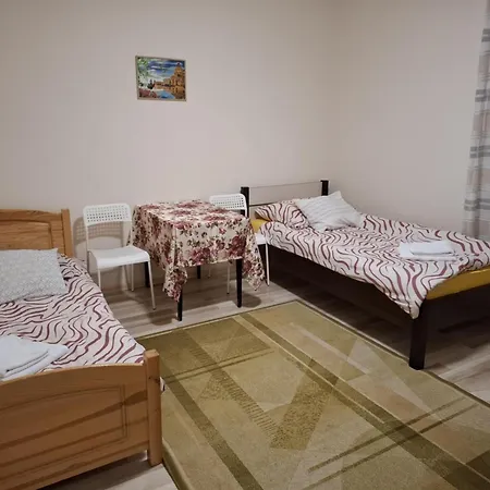 Goscinne Buzuki לינה וארוחת בוקר