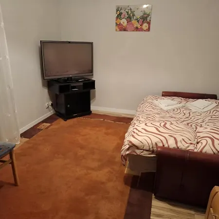 Alojamento de Acomodação e Pequeno-almoço Goscinne Buzuki *